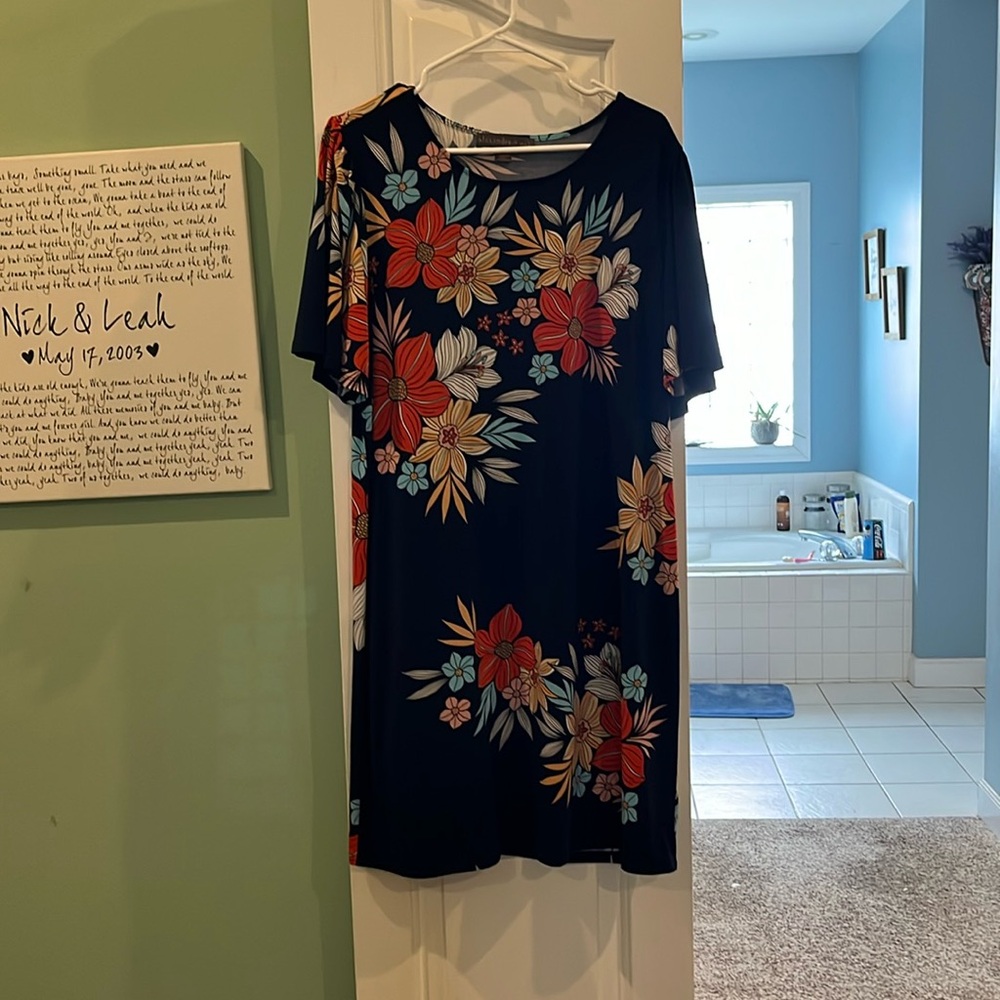 alexandra + oak Knee length dress with flutter sleeves. Never worn. XL